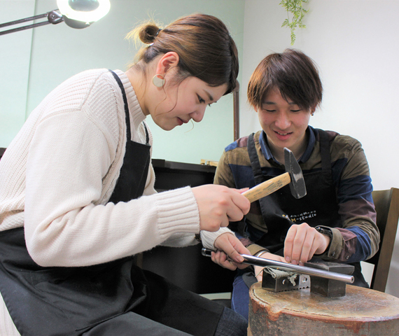 見せ合いながら作った結婚指輪のサムネイル